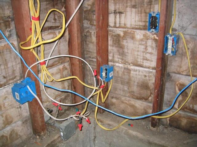 Electrical wiring mess 